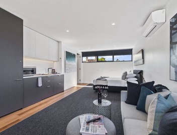 Stylish Studio with Great Amenities near Beachside 4