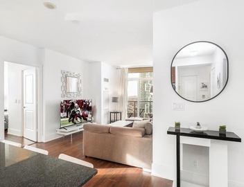 Luxurious 2BR/2BATH Condo- Steps from Square One 4