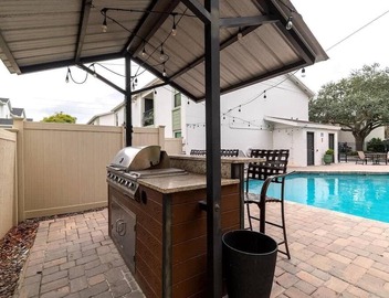 South Tampa Gem | King Bed | Pool + BBQ Access 5
