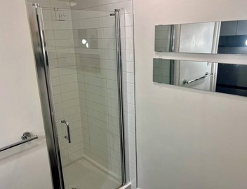 ONE BEDROOM IN VANCOUVER'S HISTORIC GASTOWN! Near dining, nightlife & shopping 4