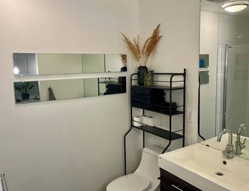 ONE BEDROOM IN VANCOUVER'S HISTORIC GASTOWN! Near dining, nightlife & shopping 3