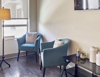 Cozy 1-bedroom condo in marvelous Atlanta with AC and gym access 2