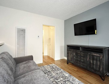 V6- Lovely 1-bedroom apartment with AC in vibrant Los Angeles 3
