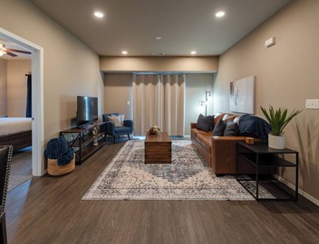 2nd Floor Apt + Amenities - South Springfield 2