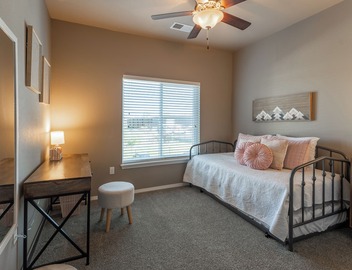 2nd Floor Apt + Amenities - South Springfield 5