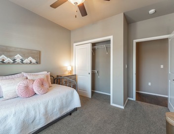 2nd Floor Apt + Amenities - South Springfield 4