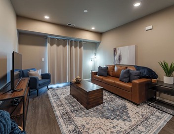 2nd Floor Apt + Amenities - South Springfield 4