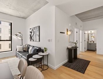Modern, light-filled 2BR in Charlotte’s vibrant South End. Steps to the Rail Trail + Light Rail for easy Uptown access. Rooftop skyline views, luxe co-working, and walkable hotspots. Perfect for work, play, or extended stays. 2
