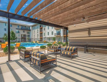 Landing | Chic 1BD, Courtyard 2