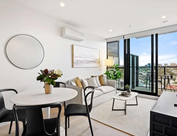 South Yarra Stay with Balcony Views 3