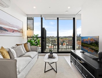 South Yarra Stay with Balcony Views 4