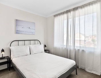 Family Friendly 3-Bed with Courtyard & Parking 2