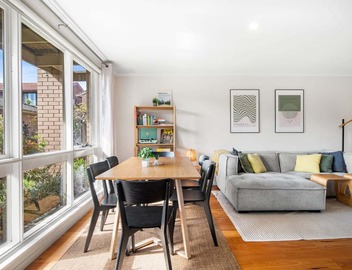 Family Friendly 3-Bed with Courtyard & Parking 4