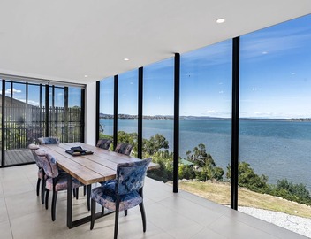 Stylish Home with Outdoor Area & Spectacular Views 4