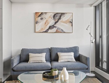 Modern 1-Bed Apartment Close to Attractions 3