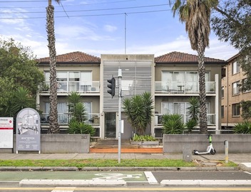 Charming 1-Bed with Fireplace by the Beach 3