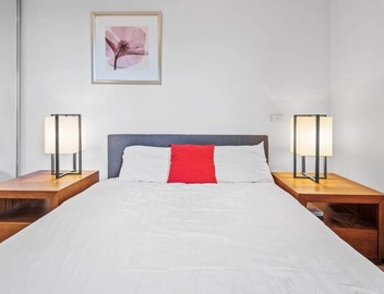 Central 1-Bed Apartment with Secure Parking 3