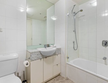 Luxe 2-Bed Apartment with River Views Near Casino 4