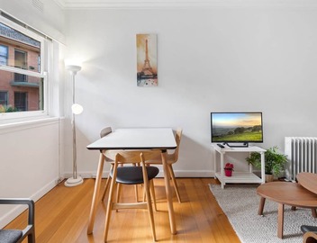 Comfy One-Bedroom Unit Between City and Airport 5