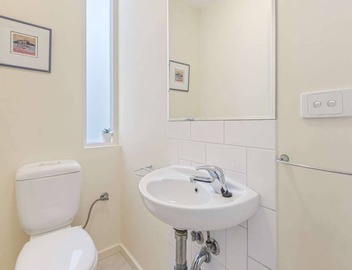 Gorgeous 2-Bed Victorian Home in Artsy 2