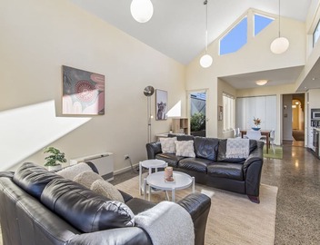Gorgeous 2-Bed Victorian Home in Artsy 3