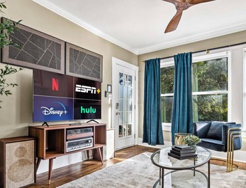 Pet-Friendly East Austin Home w Free Parking & Grill│Walk to 6th & Rainey 5