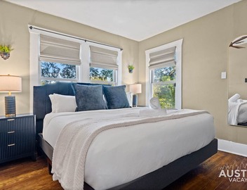 Pet-Friendly East Austin Home w Free Parking & Grill│Walk to 6th & Rainey 2