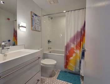 Landmark View | Sun Terrace | Parking | Soundbar | Near BC Place & Amtrak 2