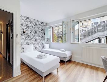 Soothing 2-bedroom apartment with AC in vibrant Paris 2