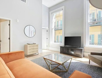 Sleeps 26 | Entire 4th Floor in French Quarter | The Harlequin by AvantStay 5