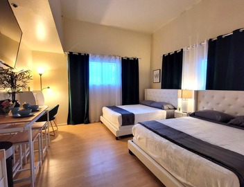 Private Studio suite by Beverly Hills w 2 Queen beds. 5 minutes to Rodeo Drive! 3