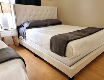 Private Studio suite by Beverly Hills w 2 Queen beds. 5 minutes to Rodeo Drive! 4