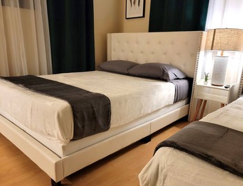Private Studio suite by Beverly Hills w 2 Queen beds. 5 minutes to Rodeo Drive! 5