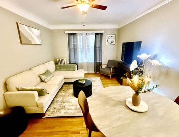 Cozy Extended Stay: King Bed/Fully Equipped/Train 4