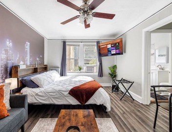 Cozy Extended Stay: King Bed/Fully Equipped/Train 3