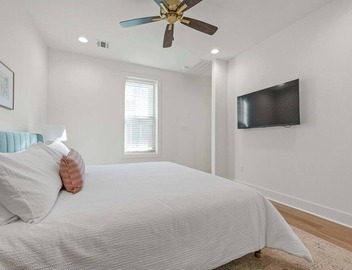 New River Ranch Retreat | King | Dining & Shopping 3