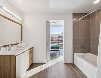 TWO CozySuites Adeline - 4BR 4