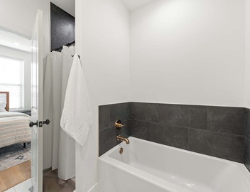 New Modern Home- River Ranch - King Bed 5
