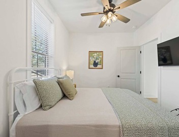 New Modern Home- River Ranch - King Bed 3