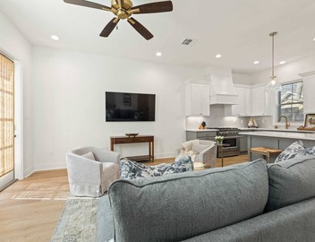 New Modern Home- River Ranch - King Bed 3