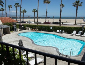 Relaxing Beachside Stay! Onsite Pool, Gym & Parking! Walk to State Street Dining 2