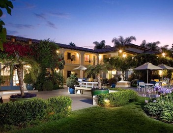 Relaxing Beachside Stay! Onsite Pool, Gym & Parking! Walk to State Street Dining 4