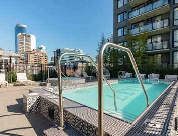 Stylish 1BR Suite in Yaletown w/Balcony & Views 5