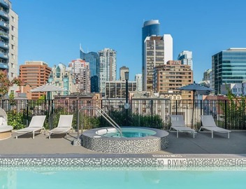 Stylish 1BR Suite in Yaletown w/Balcony & Views 3