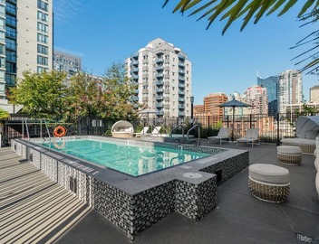 Stylish 1BR Suite in Yaletown w/Balcony & Views 4