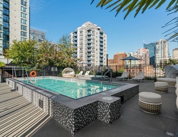 Deluxe Yaletown 1BR Suite w/Access to Pool & Gym 4