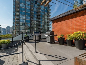 Deluxe Yaletown 1BR Suite w/Access to Pool & Gym 2