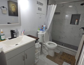 Cozy 1-king size bedroom house in quiet Waterbury with 75" TV in your bedroom. 4