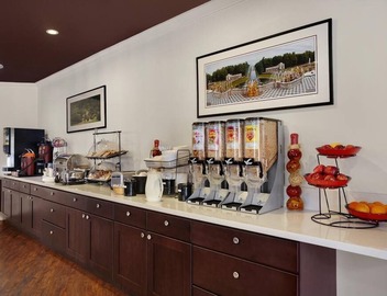2 Great Units for Families! Pool, Parking, Near Attractions 3