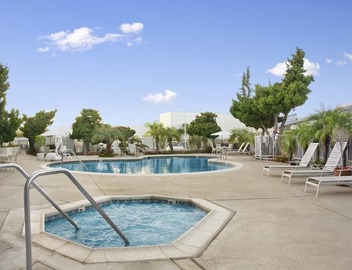 2 Great Units for Families! Pool, Parking, Near Attractions 2